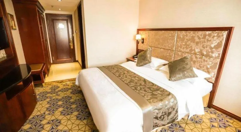 Bed in Changchun Global Hotel