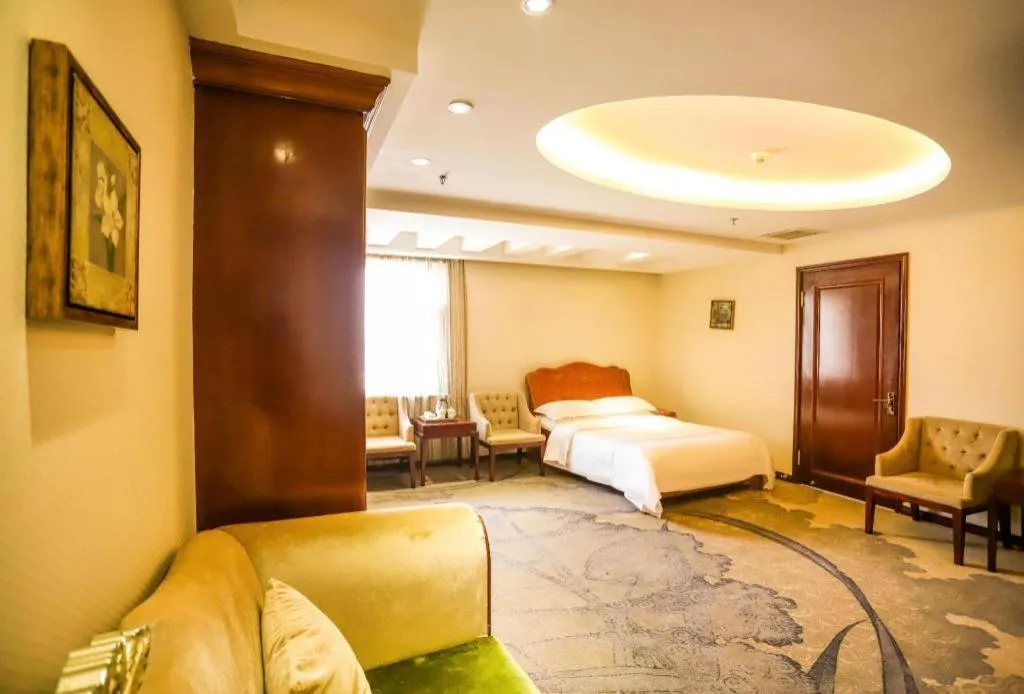 Bed in Changchun Global Hotel