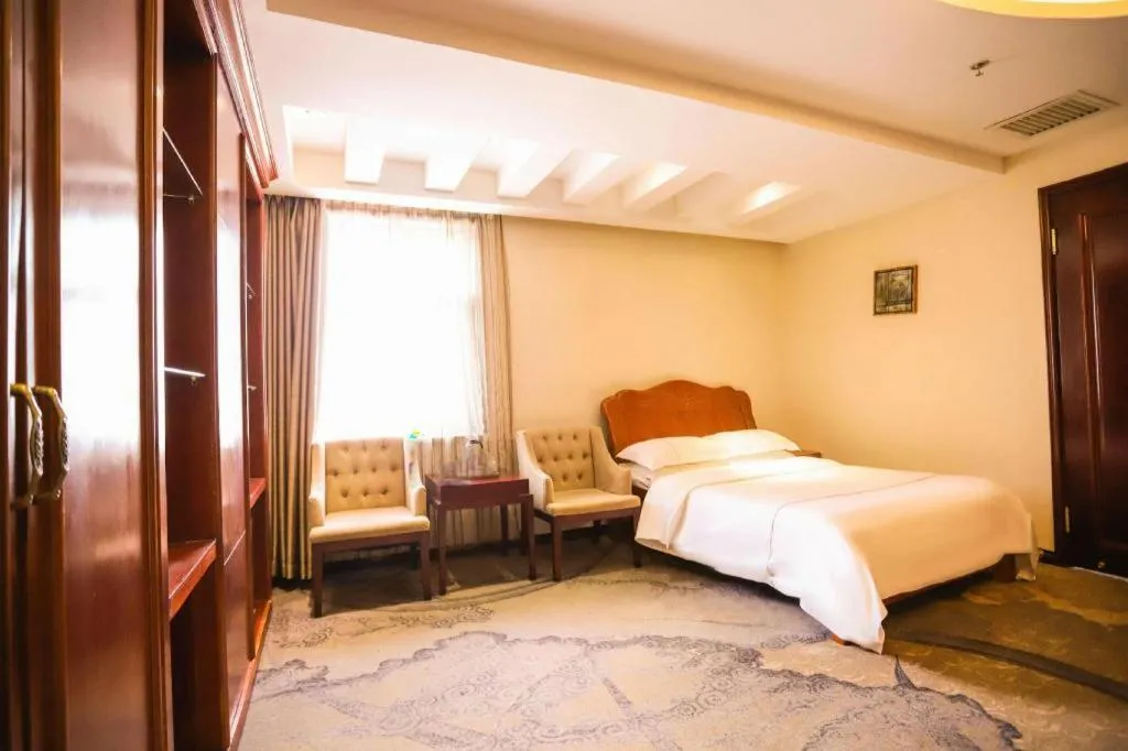 Bed in Changchun Global Hotel