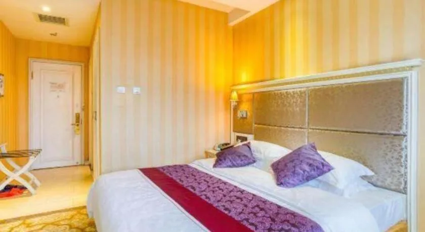 Bed in Changchun Global Hotel