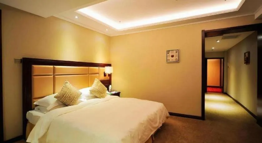 Bed in Changchun Global Hotel