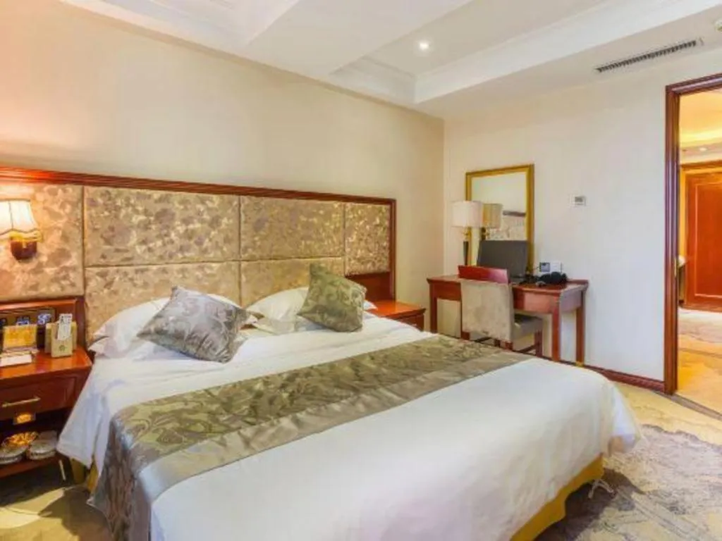 Bed in Changchun Global Hotel