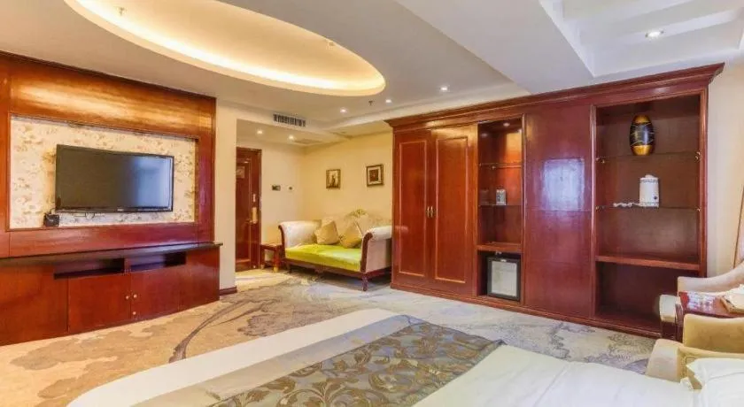 Bed in Changchun Global Hotel