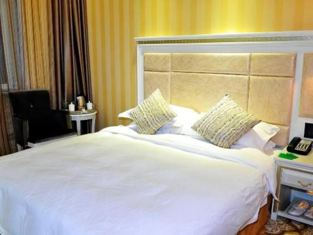 Bed in Changchun Global Hotel