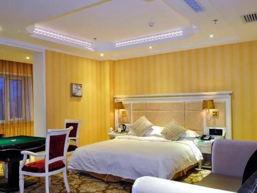 Bed in Changchun Global Hotel