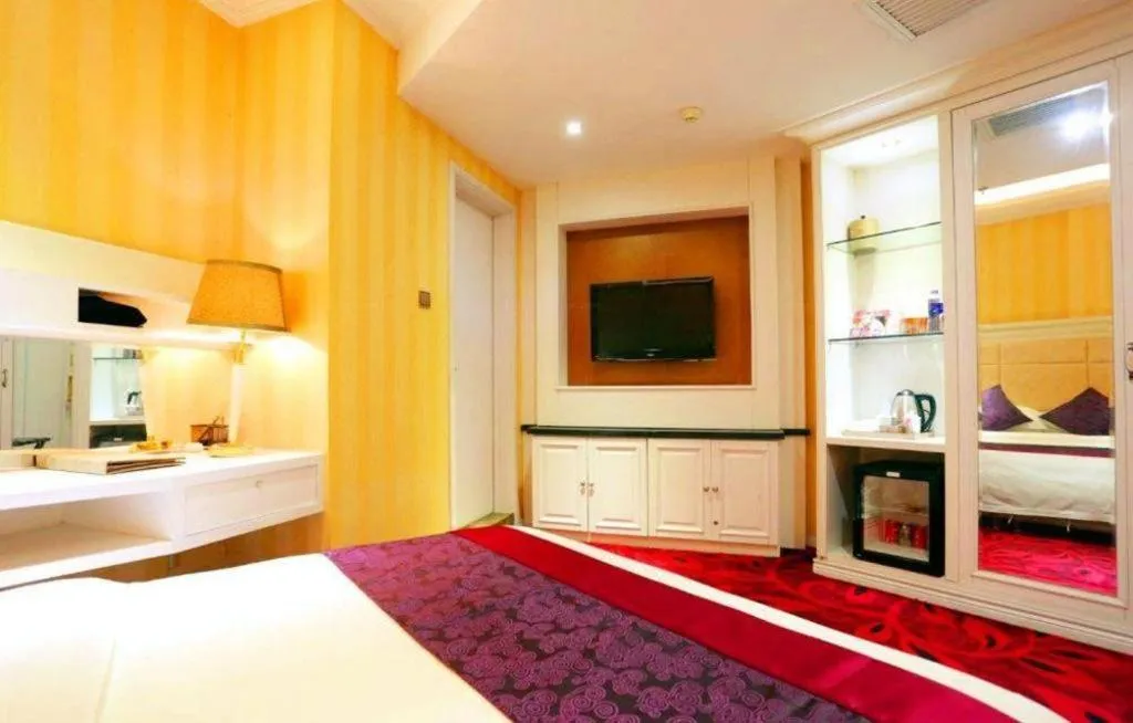 Bed in Changchun Global Hotel