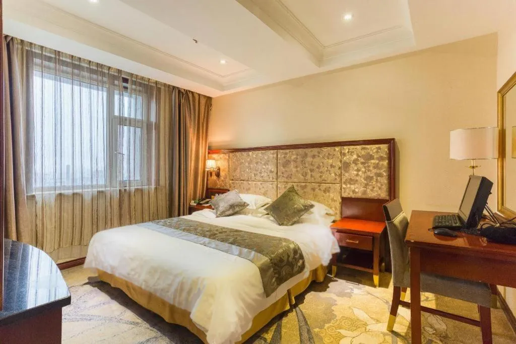 Bed in Changchun Global Hotel