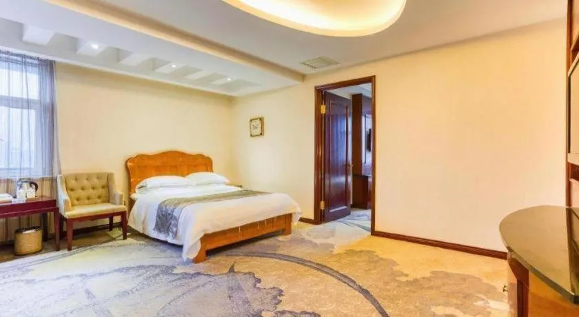 Bed in Changchun Global Hotel