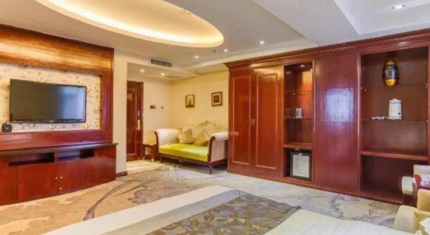 Bed in Changchun Global Hotel