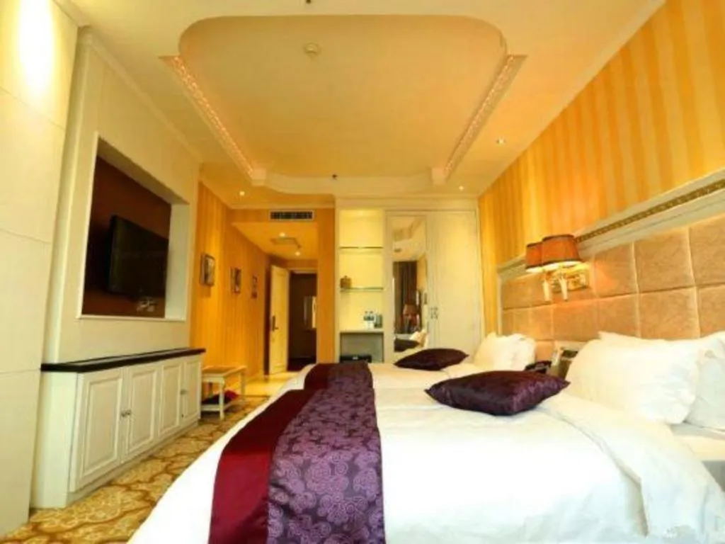 Bed in Changchun Global Hotel