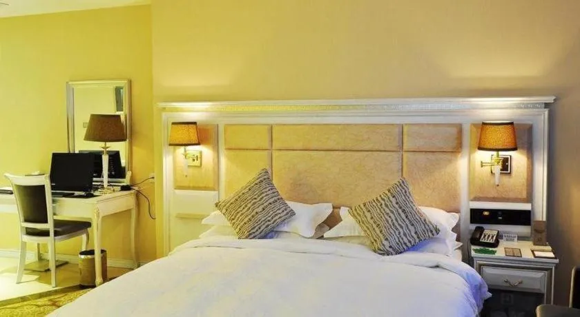 Bed in Changchun Global Hotel