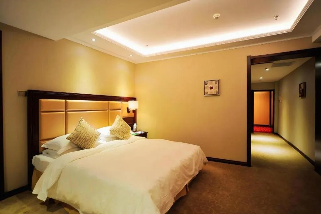 Bed in Changchun Global Hotel