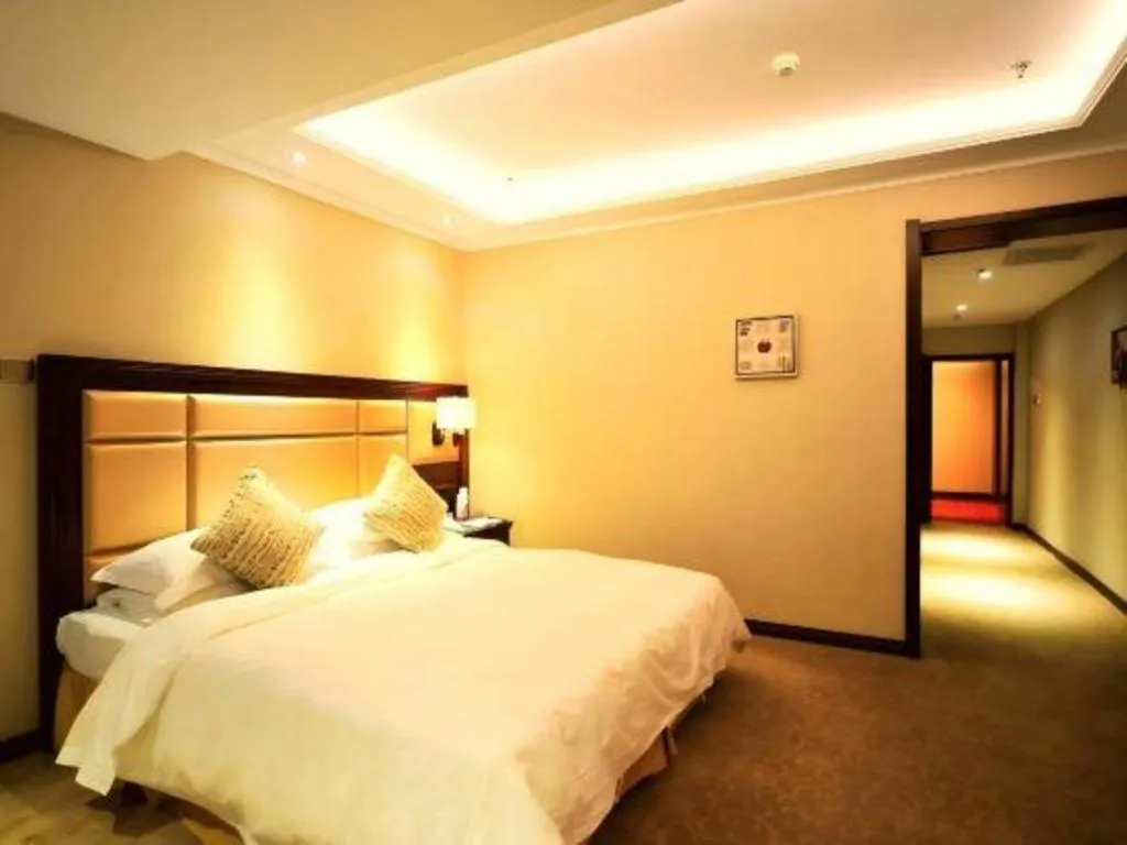 Bed in Changchun Global Hotel