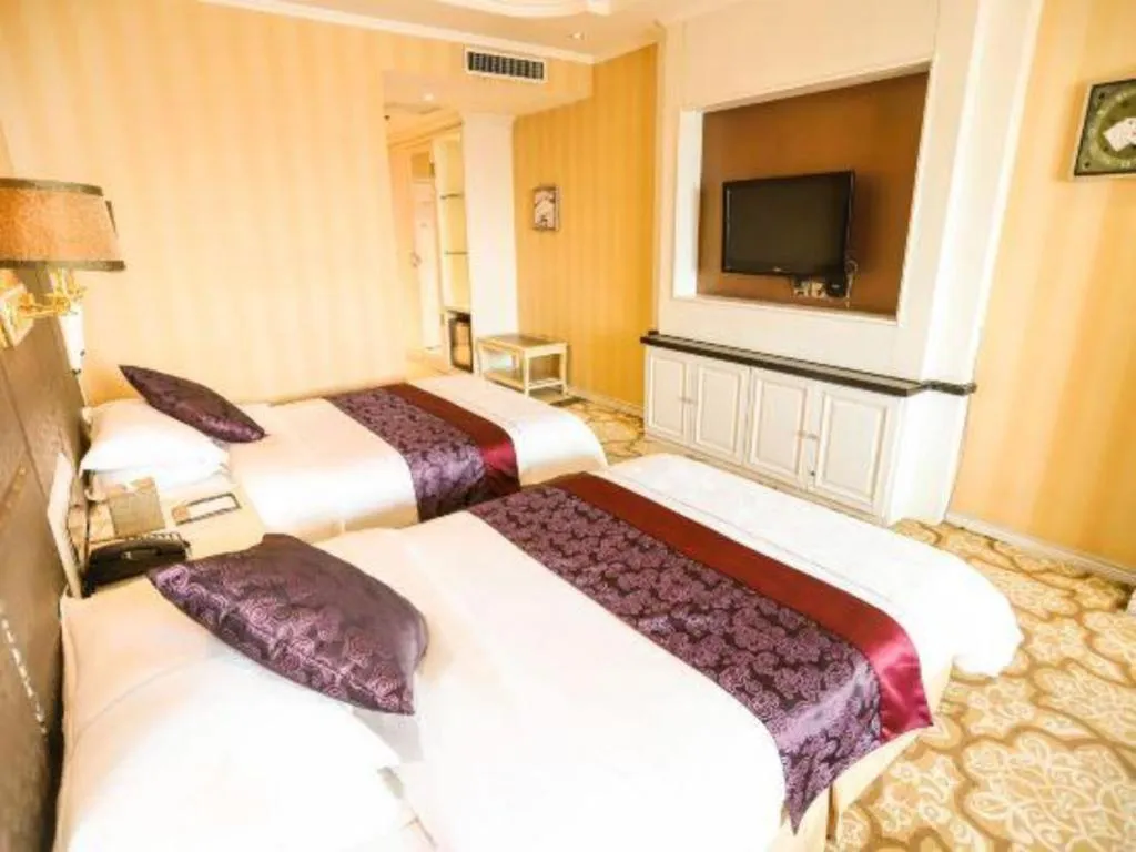 Bed in Changchun Global Hotel