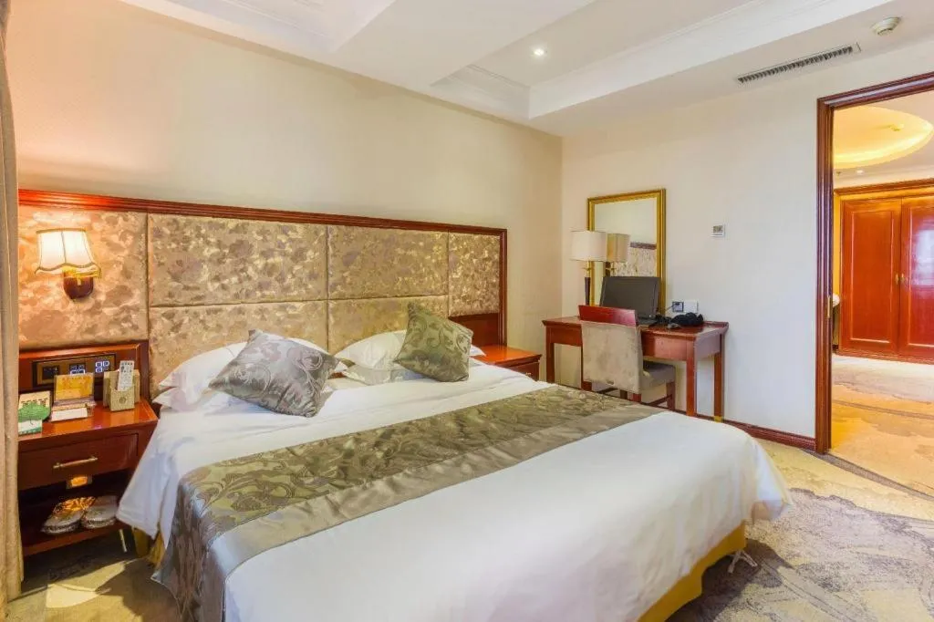 Bed in Changchun Global Hotel