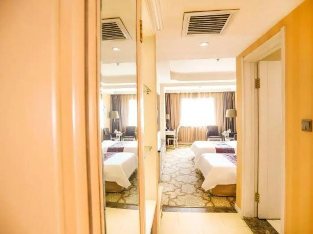 Bed in Changchun Global Hotel