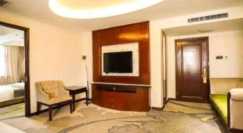 Bed in Changchun Global Hotel