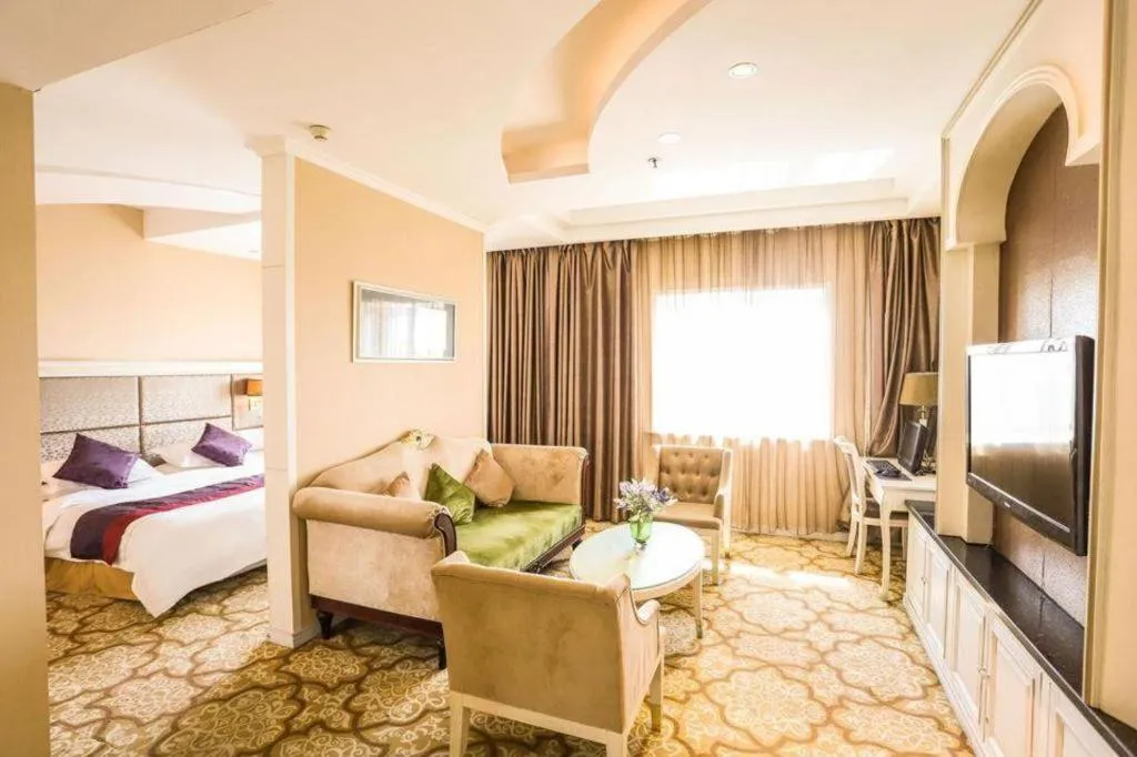 Bed in Changchun Global Hotel