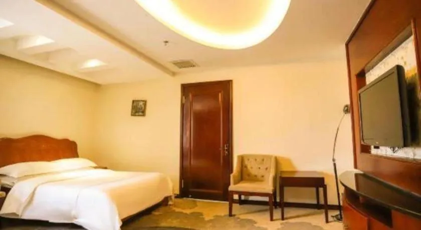 Bed in Changchun Global Hotel