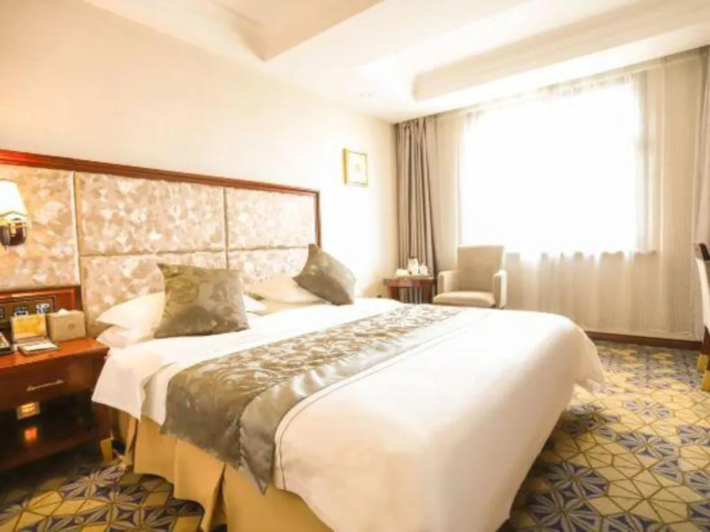 Bed in Changchun Global Hotel