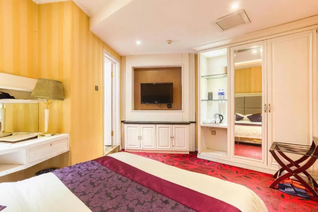 Bed in Changchun Global Hotel