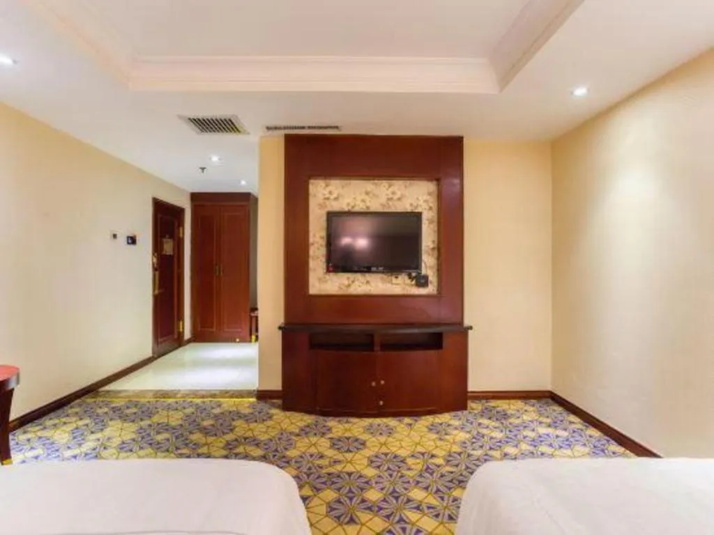 Bed in Changchun Global Hotel