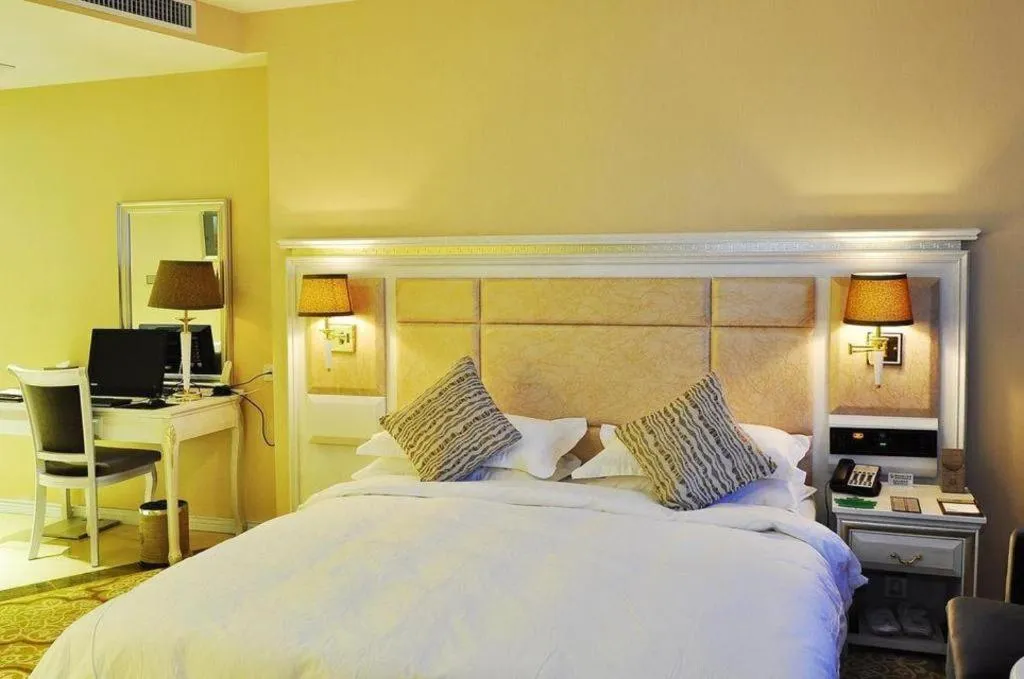 Bed in Changchun Global Hotel