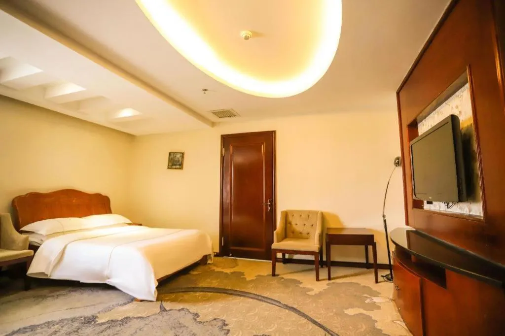 Bed in Changchun Global Hotel