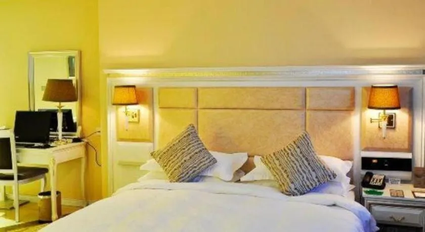 Bed in Changchun Global Hotel