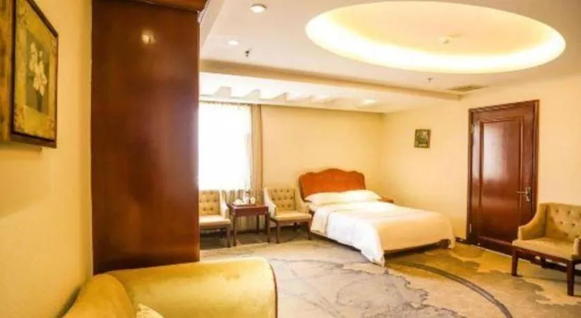 Bed in Changchun Global Hotel