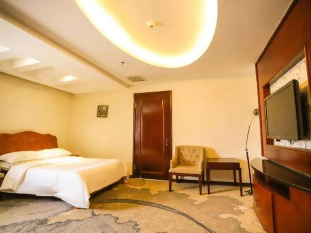 Bed in Changchun Global Hotel