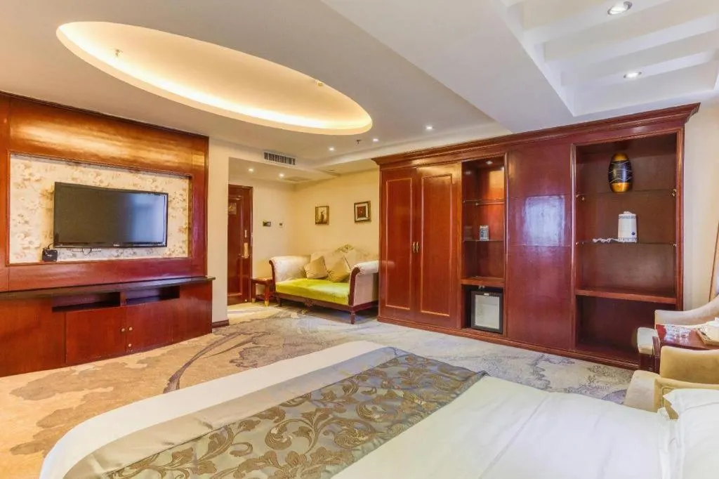 Bed in Changchun Global Hotel