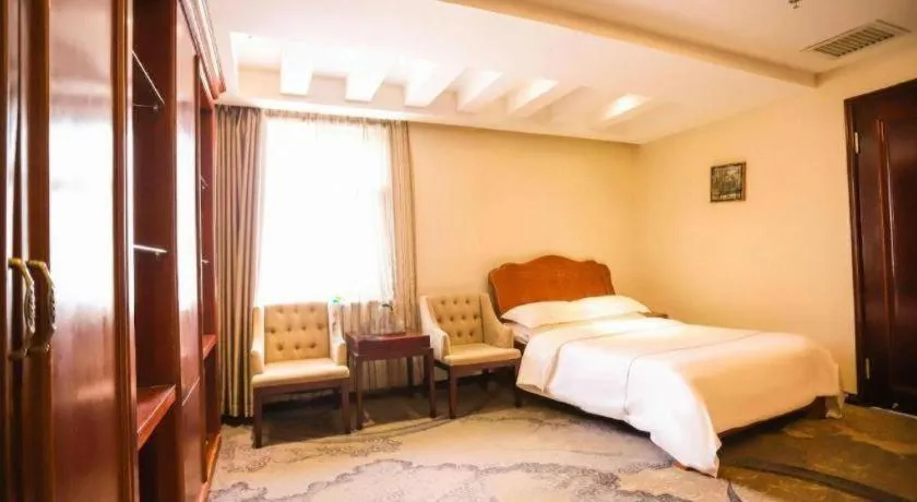 Bed in Changchun Global Hotel