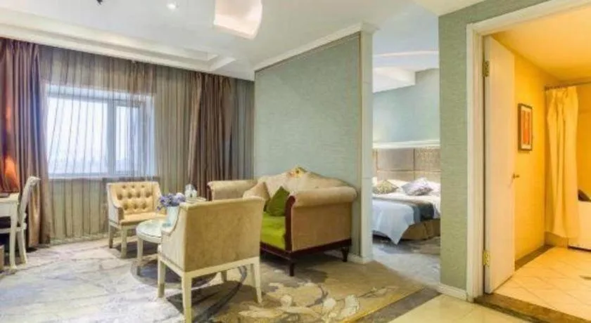 Bed in Changchun Global Hotel