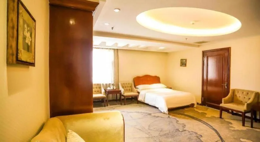 Bed in Changchun Global Hotel