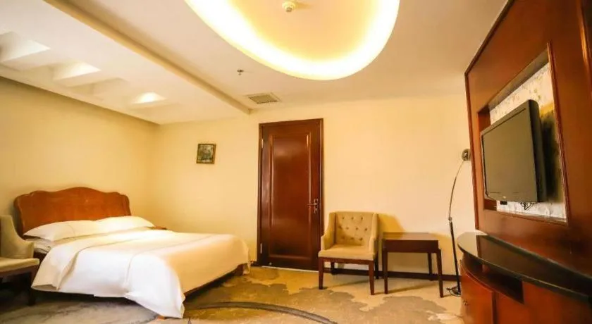 Bed in Changchun Global Hotel