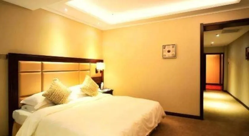 Bed in Changchun Global Hotel