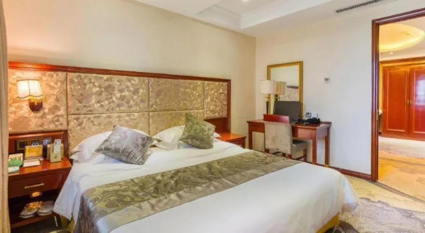 Bed in Changchun Global Hotel