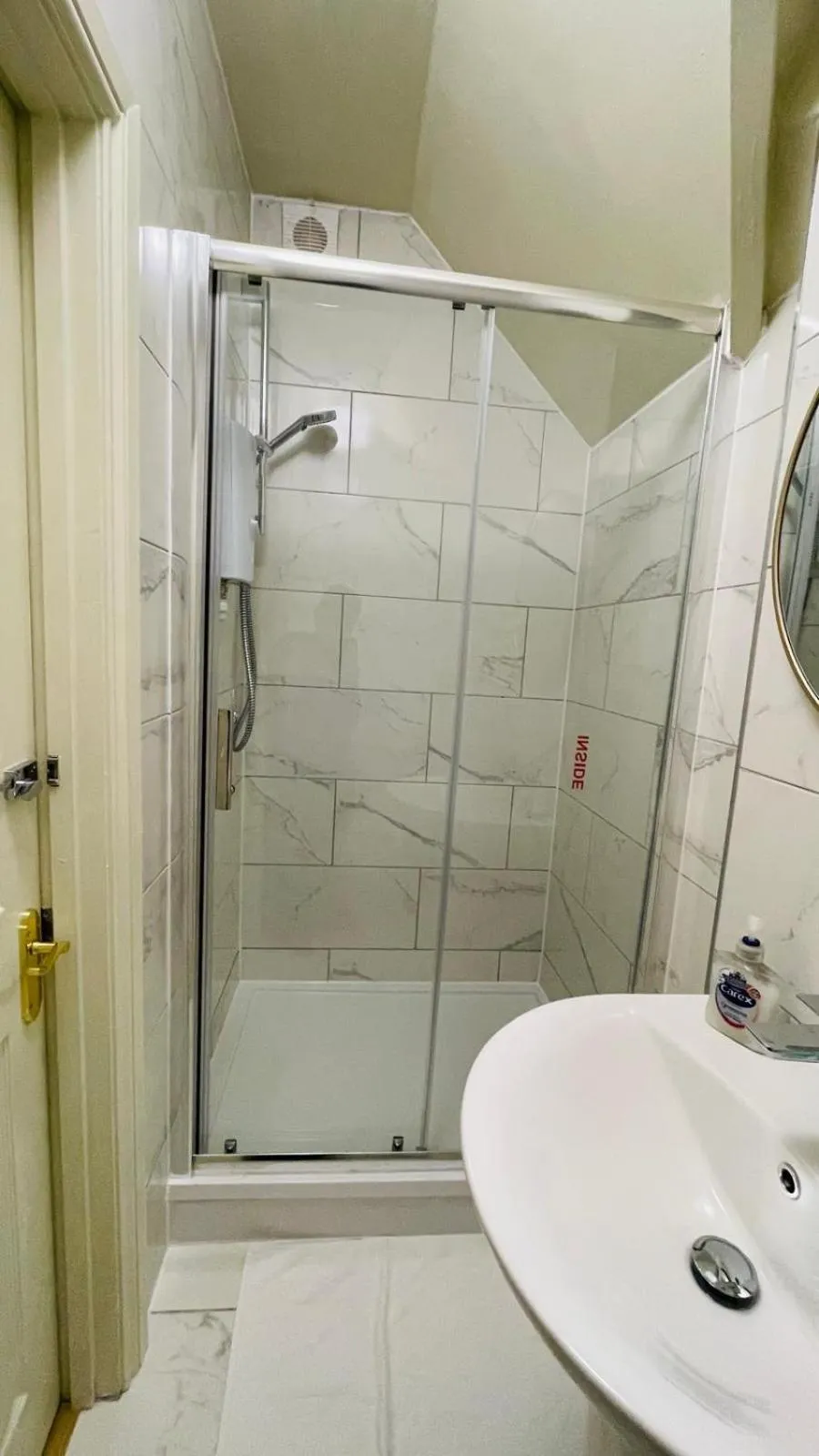 Shower in Eurobar & Hotel