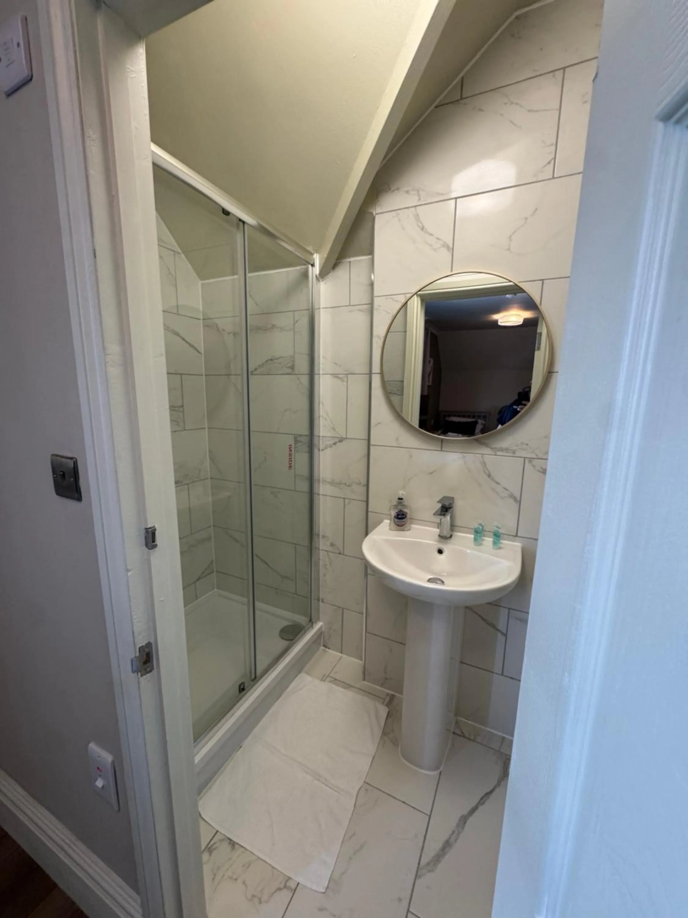 Shower in Eurobar & Hotel