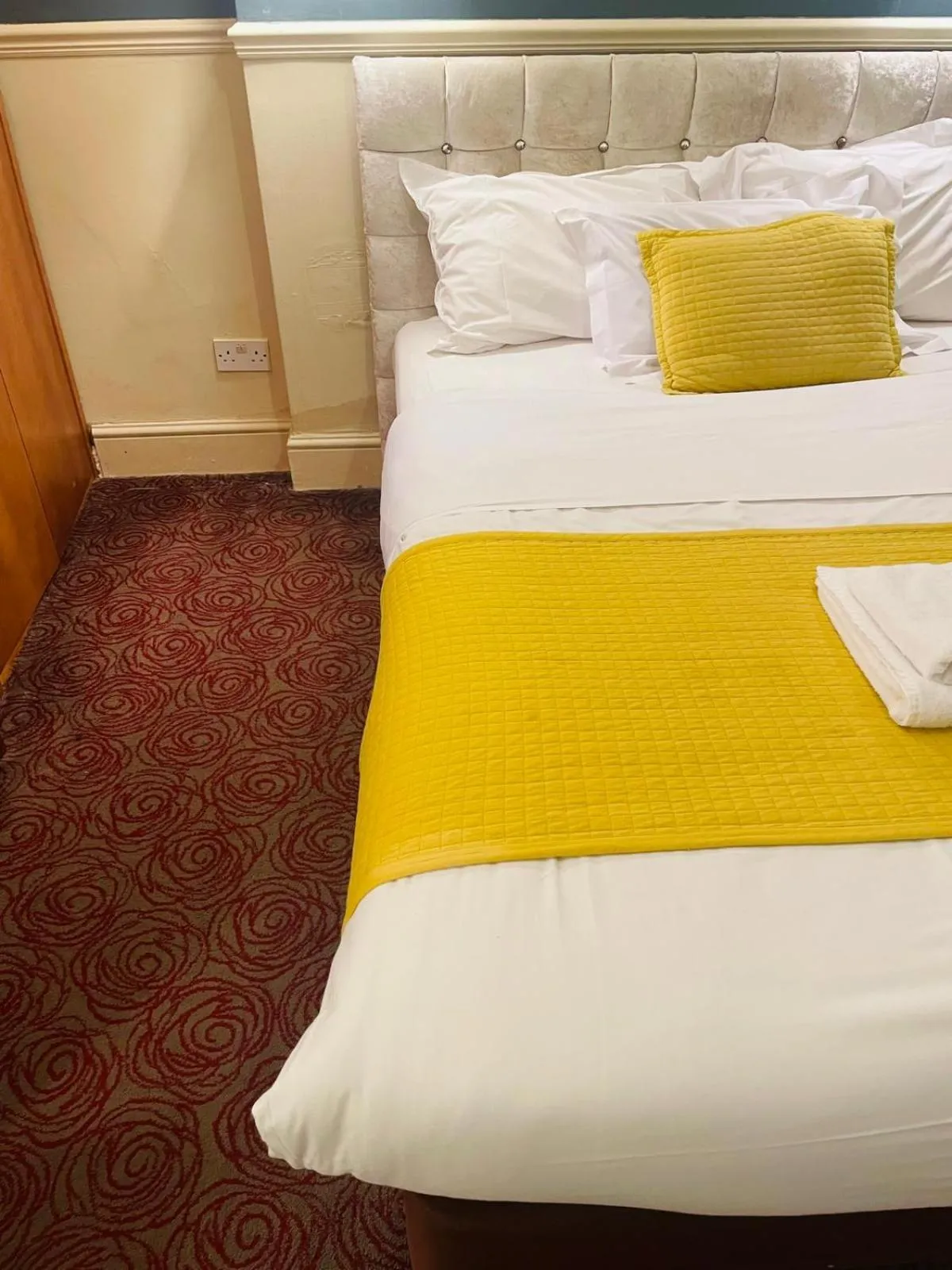 Bed in Eurobar & Hotel