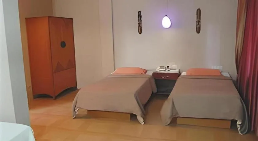 Bed in Alicia Hotel & Restaurant