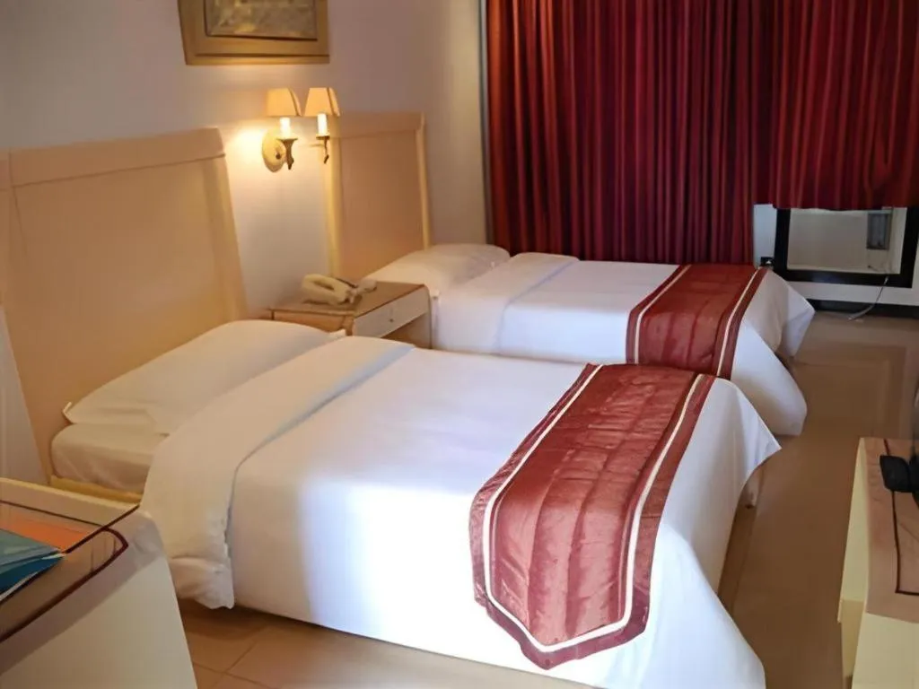 Bed in Alicia Hotel & Restaurant