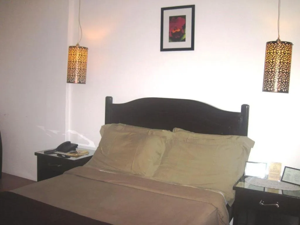 Bed in Alicia Hotel & Restaurant