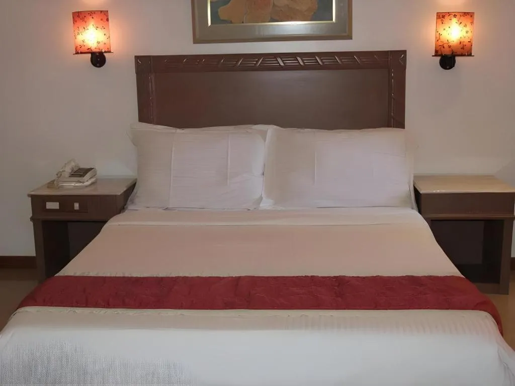 Bed in Alicia Hotel & Restaurant