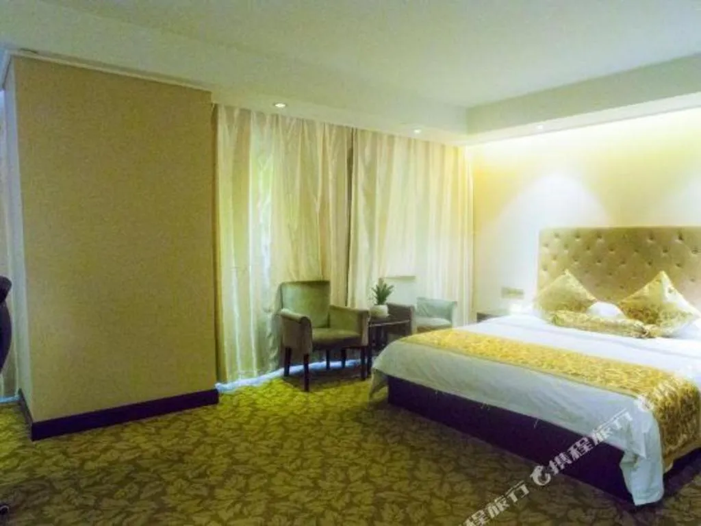 Bed in Jincheng Pacific Hotel