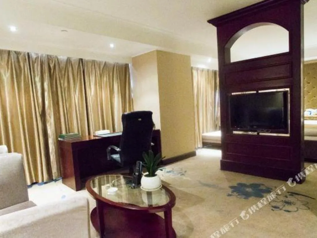 Bed in Jincheng Pacific Hotel