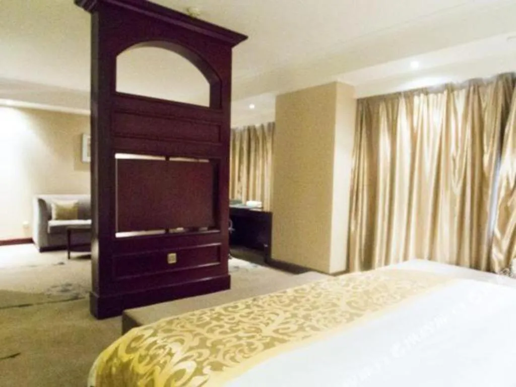 Bed in Jincheng Pacific Hotel