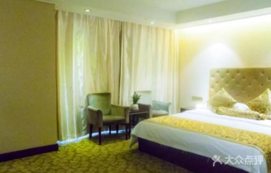 Bed in Jincheng Pacific Hotel