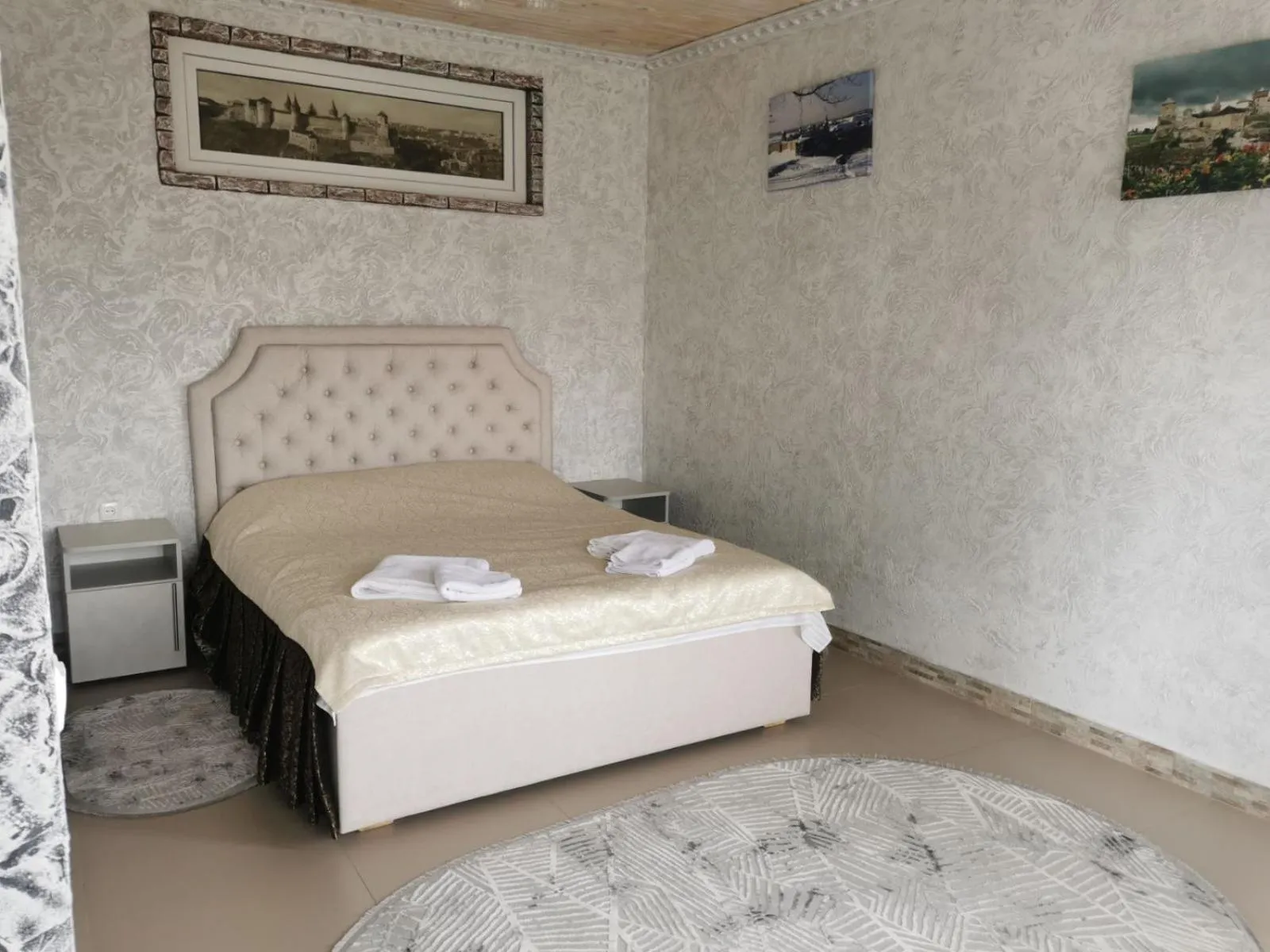 Bed in Monte-Kristo Hotel
